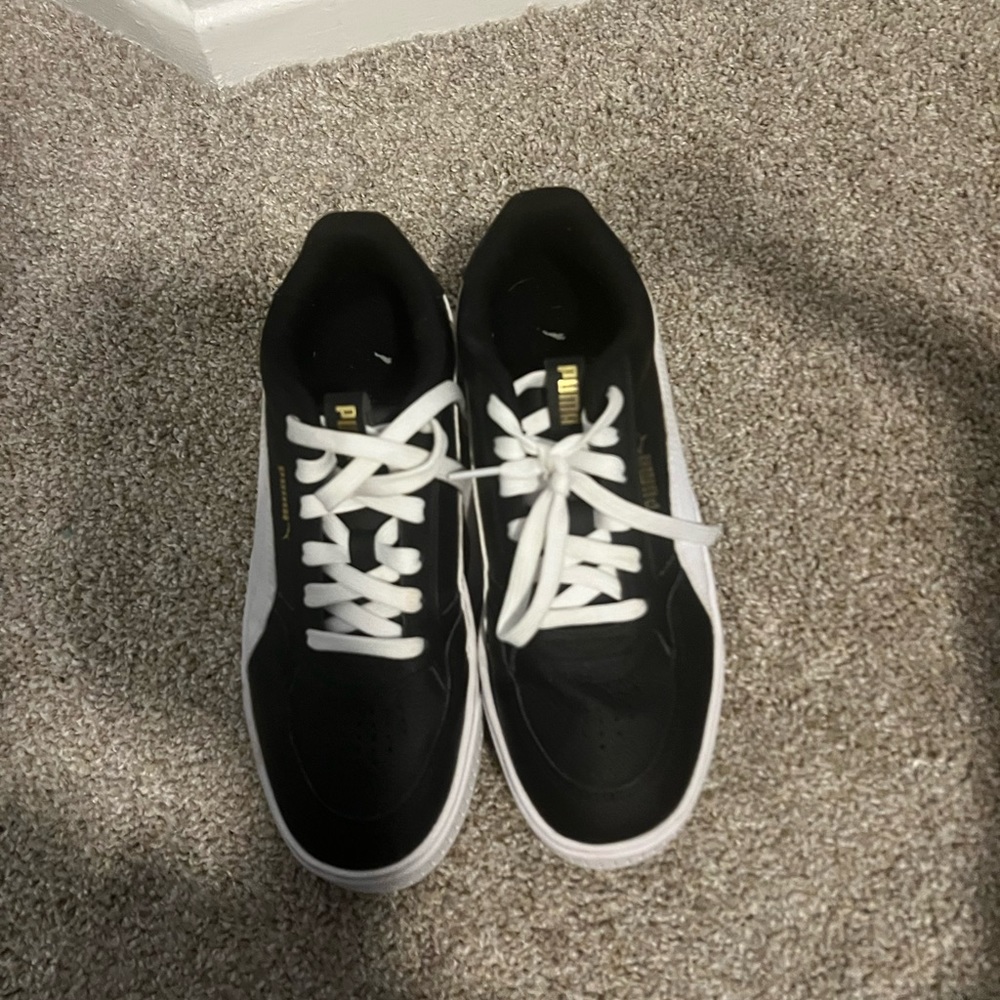 Like new worn once puma black and white